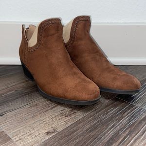 NEW Directions Women’s Brown Suede Amaley Bootie Size 6M